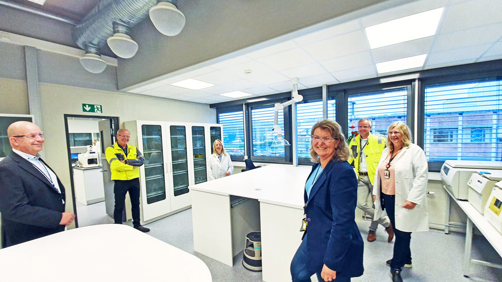visitors in new lab, six people